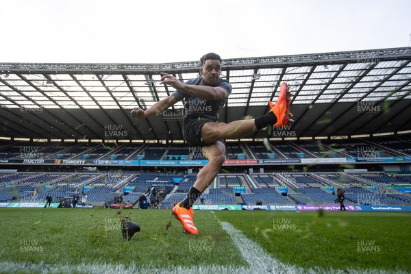 070325 - Wales Rugby Kickers Session at Murrayfield ahead of their 6 Nations game against Scotland tomorrow - Ben Thomas during training