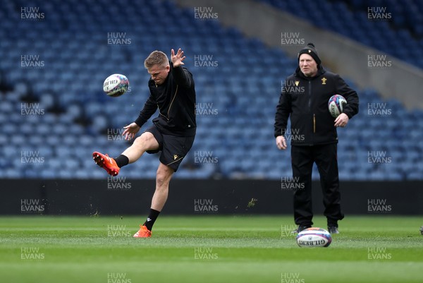 070325 - Wales Rugby Kickers Session at Murrayfield ahead of their 6 Nations game against Scotland tomorrow - Gareth Anscombe during training