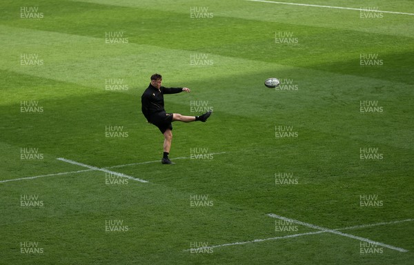 070325 - Wales Rugby Kickers Session at Murrayfield ahead of their 6 Nations game against Scotland tomorrow - Jarrod Evans during training