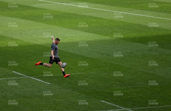 070325 - Wales Rugby Kickers Session at Murrayfield ahead of their 6 Nations game against Scotland tomorrow - Gareth Anscombe during training