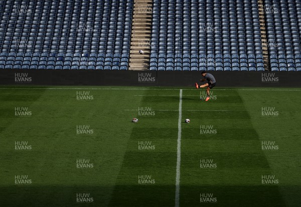 070325 - Wales Rugby Kickers Session at Murrayfield ahead of their 6 Nations game against Scotland tomorrow - Ben Thomas during training