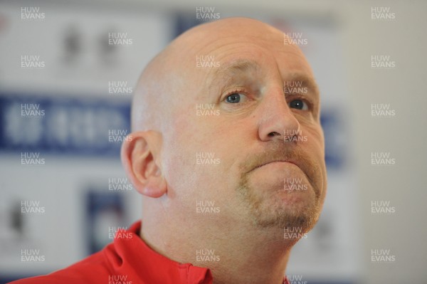 040213 - Wales Rugby Media Interviews -Wales defence coach Shaun Edwards talks to reporters