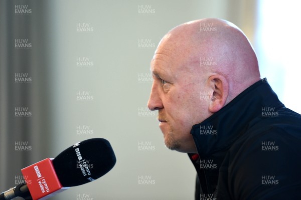 061118 - Wales Rugby Media Interviews - Shaun Edwards talks to media