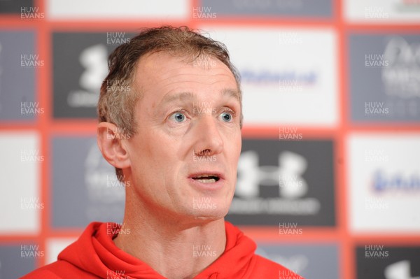 121113 - Wales Rugby Media Interviews -Rob Howley talks to rporters