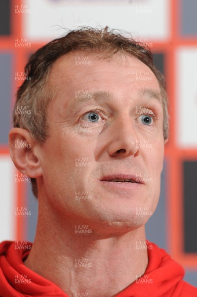 121113 - Wales Rugby Media Interviews -Rob Howley talks to rporters