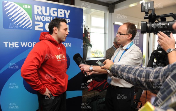 13.09.11 - Wales Rugby Press Conference - Stephen Jones talks to reporters. 