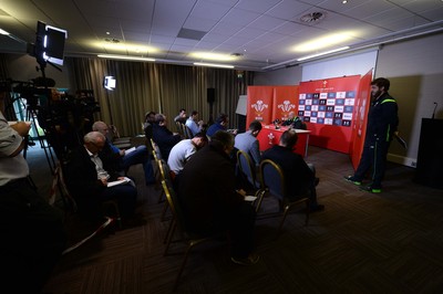 131114 - Wales Rugby Media Interviews -Shaun Edwards talks to media