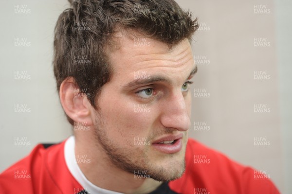 180213 - Wales Rugby Media Interviews -Sam Warburton talks to reporters