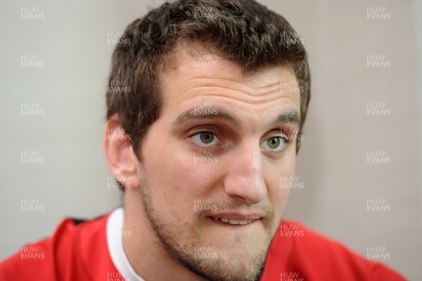 180213 - Wales Rugby Media Interviews -Sam Warburton talks to reporters