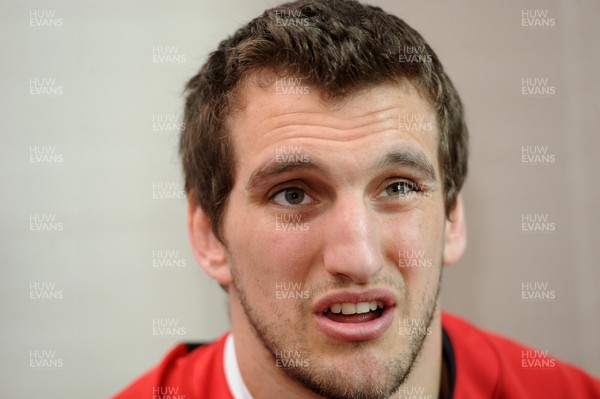 180213 - Wales Rugby Media Interviews -Sam Warburton talks to reporters