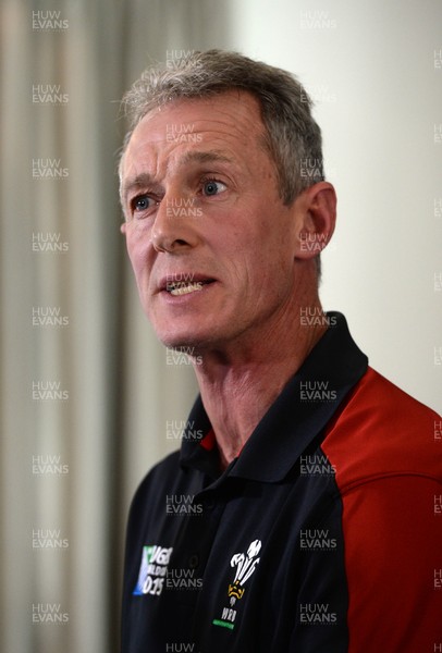 280915 - Wales Rugby Media Interviews -Rob Howley talks to media