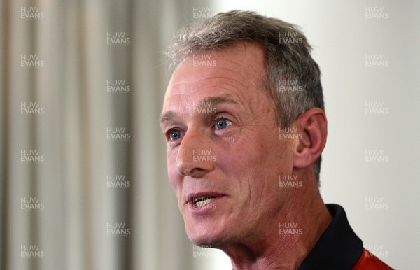 280915 - Wales Rugby Media Interviews -Rob Howley talks to media