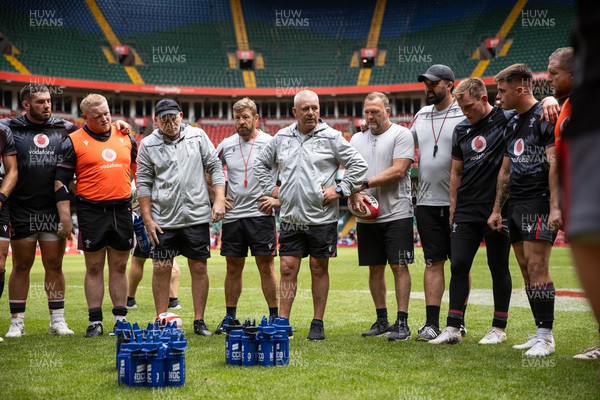 070823 - Wales Rugby Open Training to the public at the Principality Stadium - Head Coach Warren Gatland during training leads the team talk