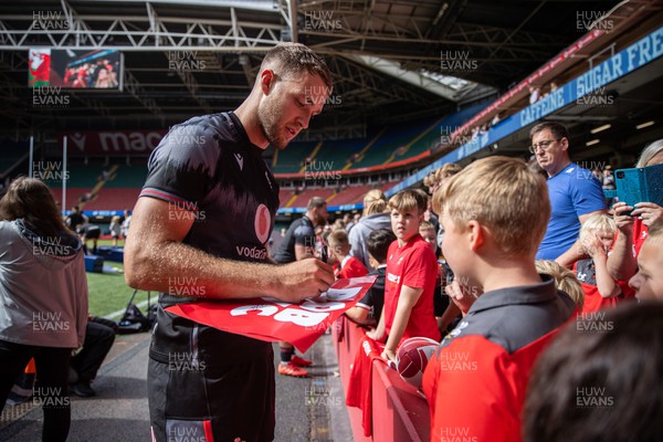 070823 - Wales Rugby Open Training to the public at the Principality Stadium - Max Llewellyn signs autographs 