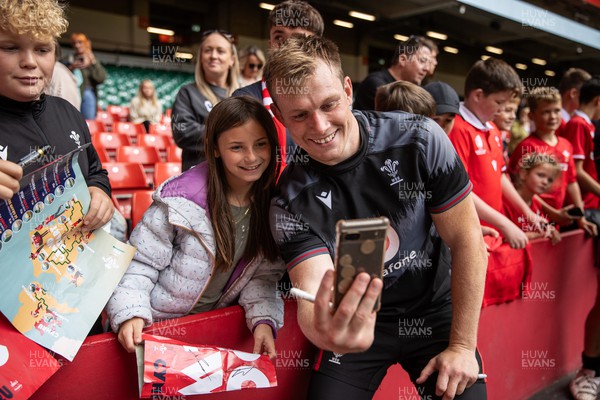 070823 - Wales Rugby Open Training to the public at the Principality Stadium - Nick Tompkins signs autographs 