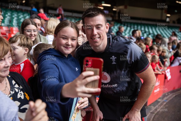 070823 - Wales Rugby Open Training to the public at the Principality Stadium - Adam Beard signs autographs 