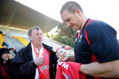 04.09.11 - Wales Rugby Training - Gethin Jenkins signs autographs during an open training. 