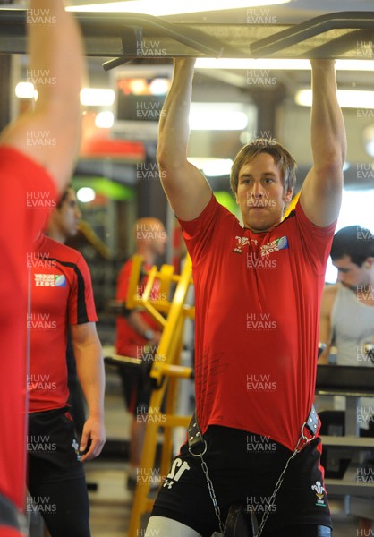 04.09.11 - Wales Rugby Training - Ryan Jones takes part in a gym session. 