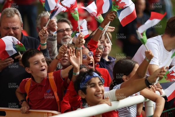 290923 - Wales Rugby hold an Open Training Session - Fans