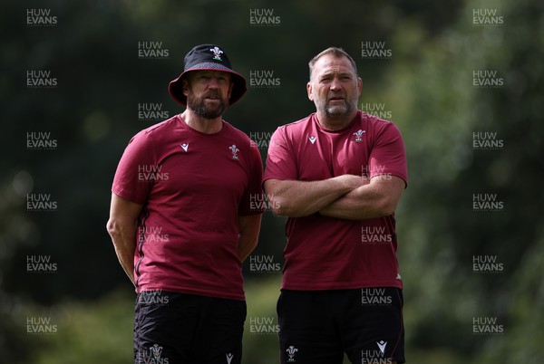290923 - Wales Rugby hold an Open Training Session - Defence Coach Mike Forshaw and Forwards Coach Jonathan Humphreys during training