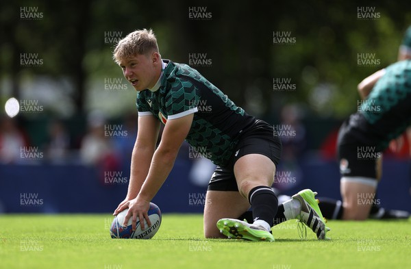 290923 - Wales Rugby hold an Open Training Session - Sam Costelow during training