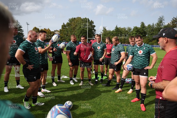 290923 - Wales Rugby hold an Open Training Session - Head of Strength & Conditioning Huw Bennett speaks to the players