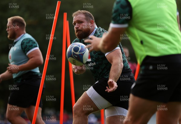 290923 - Wales Rugby hold an Open Training Session - Henry Thomas during training