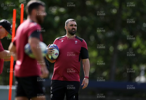 290923 - Wales Rugby hold an Open Training Session - Contact Area Coach Jonathan Thomas during training