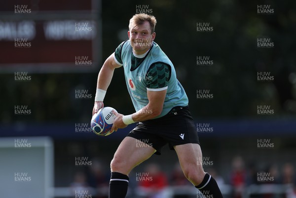 290923 - Wales Rugby hold an Open Training Session - Nick Tompkins during training