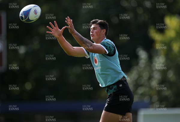 290923 - Wales Rugby hold an Open Training Session - Louis Rees-Zammit during training