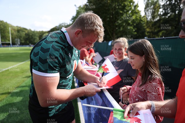 290923 - Wales Rugby hold an Open Training Session - Jac Morgan with fans after training