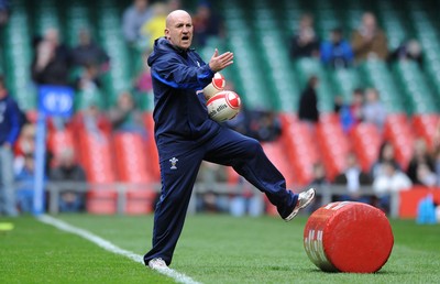 29.10.10 - Wales Rugby Training - Wales defence coach Shaun Edwards during training. 