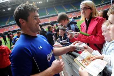 29.10.10 - Wales Rugby Training - Huw Bennett signs autographs. 
