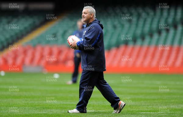 29.10.10 - Wales Rugby Training - Wales head coach Warren Gatland during training. 