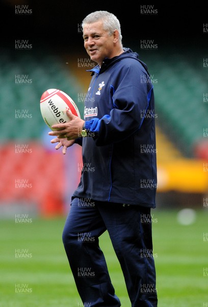 29.10.10 - Wales Rugby Training - Wales head coach Warren Gatland during training. 