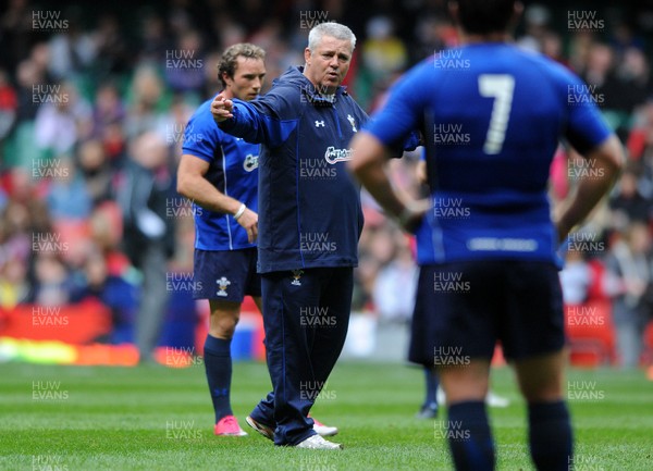 29.10.10 - Wales Rugby Training - Wales head coach Warren Gatland during training. 