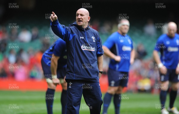 29.10.10 - Wales Rugby Training - Wales defence coach Shaun Edwards during training. 