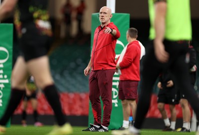 291025 - Wales Rugby Open Training - Steve Tandy, Head Coach during training