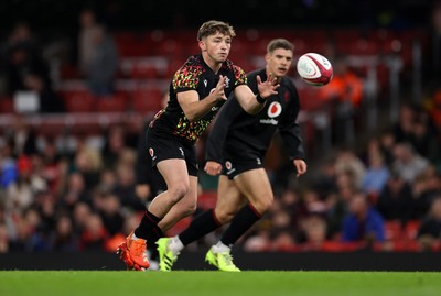 291025 - Wales Rugby Open Training - Dan Edwards during training