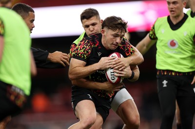 291025 - Wales Rugby Open Training - Dan Edwards during training