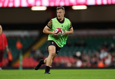291025 - Wales Rugby Open Training - Jarrod Evans during training