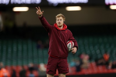 291025 - Wales Rugby Open Training - Rhys Patchell, Kicking Coach during training