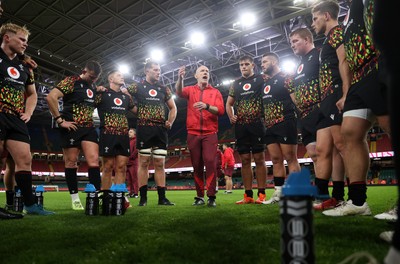 291025 - Wales Rugby Open Training - Steve Tandy, Head Coach during training