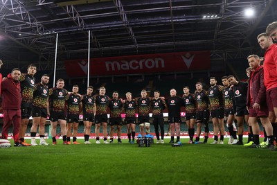 291025 - Wales Rugby Open Training - Wales team huddle