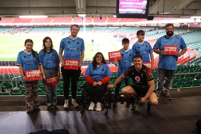 291025 - Wales Rugby Open Training - Brodie Coghlan with fans