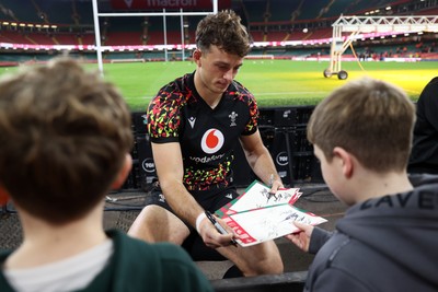291025 - Wales Rugby Open Training - Louie Hennessey during fan signing