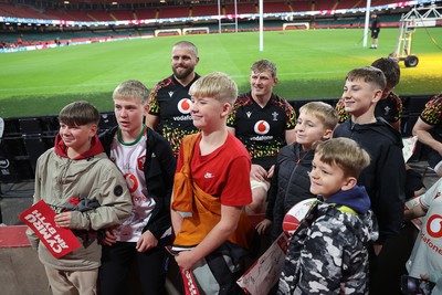 291025 - Wales Rugby Open Training - Nicky Smith and Jac Morgan during fan signing