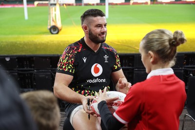 291025 - Wales Rugby Open Training - Gareth Thomas during fan signing