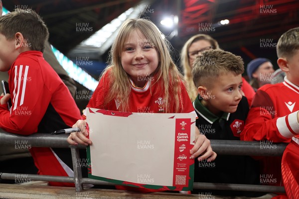 291025 - Wales Rugby Open Training - Fans wait for the team