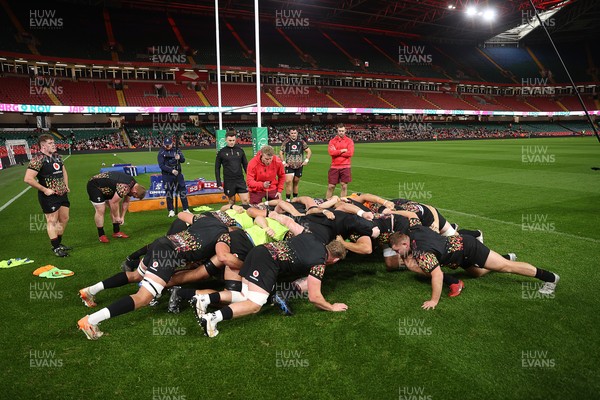 291025 - Wales Rugby Open Training - Scrum 